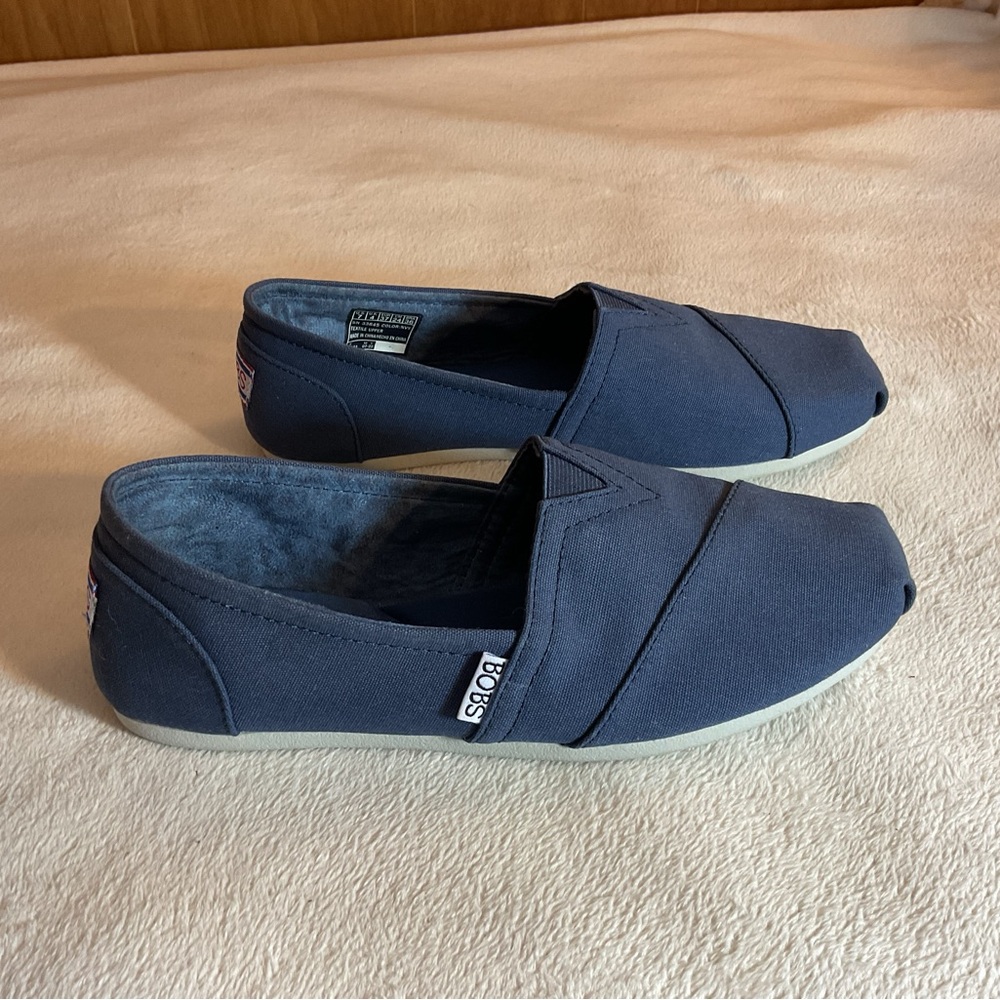 Skechers woman’s Navy Slip-On Canvas Loafers